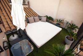 Luxussaniertes Penthouse-Studio mit wundervoller Terrasse im Herzen der Altstadt