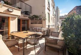 Luxussaniertes Penthouse-Studio mit wundervoller Terrasse im Herzen der Altstadt