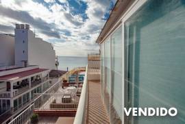 Dúplex renovado con vistas parciales al mar