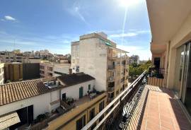 Bright, renovated flat in central location