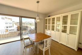 Bright, renovated flat in central location