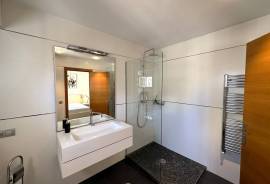 Bright, renovated flat in central location
