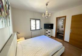 Bright, renovated flat in central location