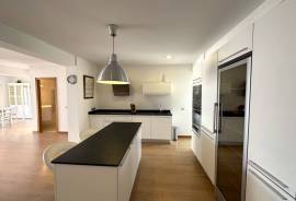 Bright, renovated flat in central location